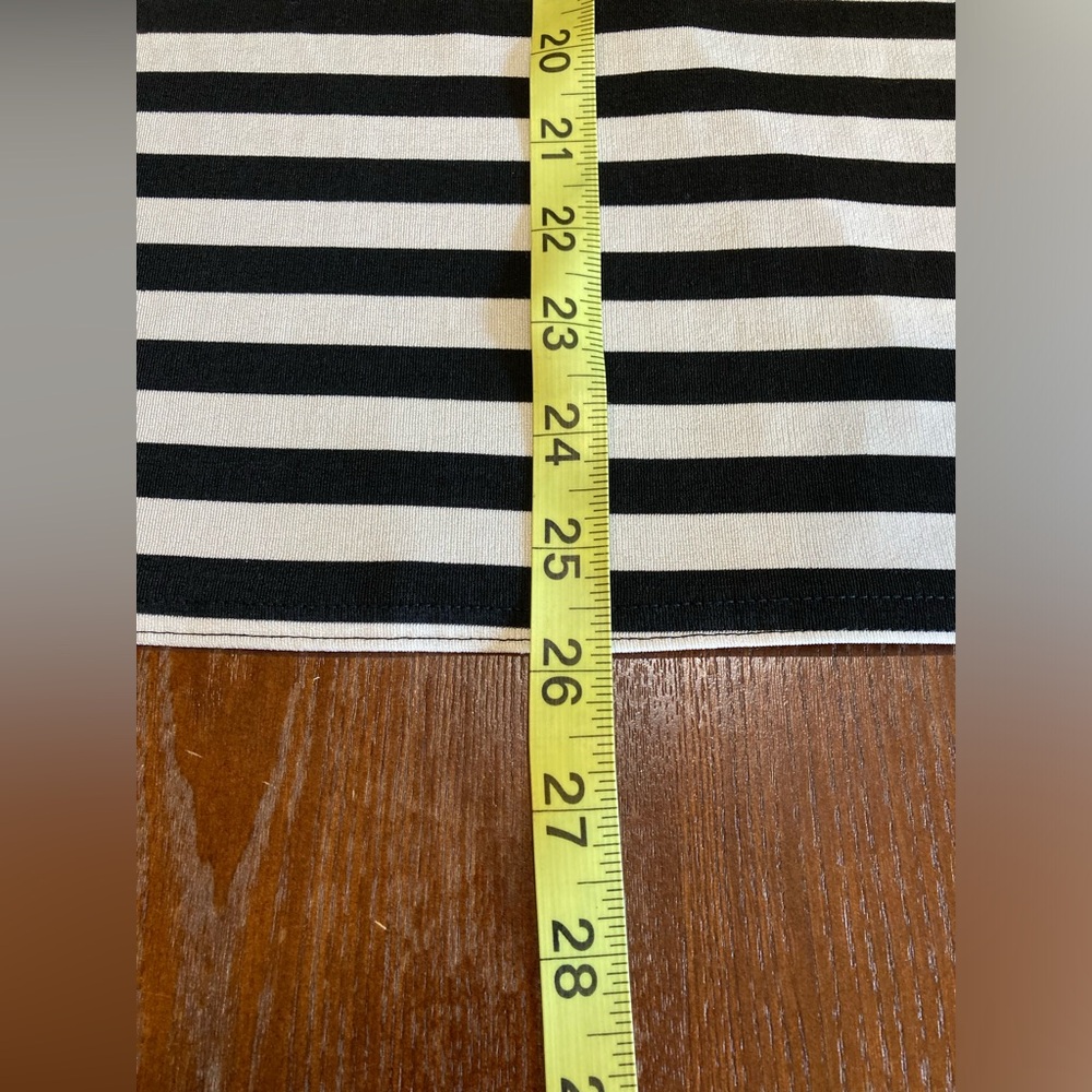 Black and White Striped Top Size Large - Picture 4 of 5